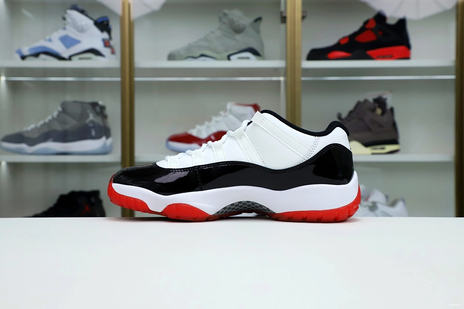 BRED 11 WHITE JORDAN LOW AIR 0317